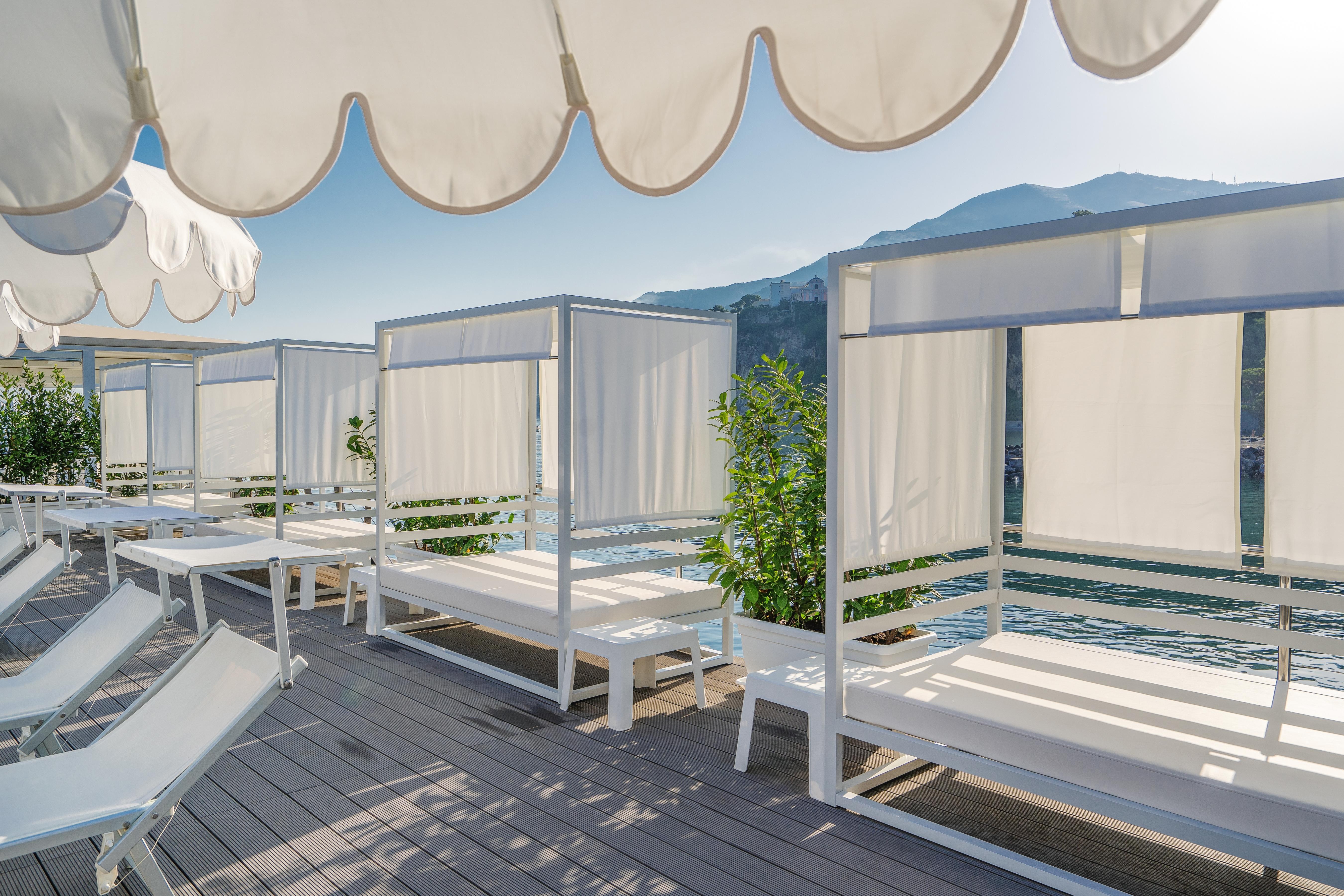Hotel Mary Вико Екуензе Екстериор снимка