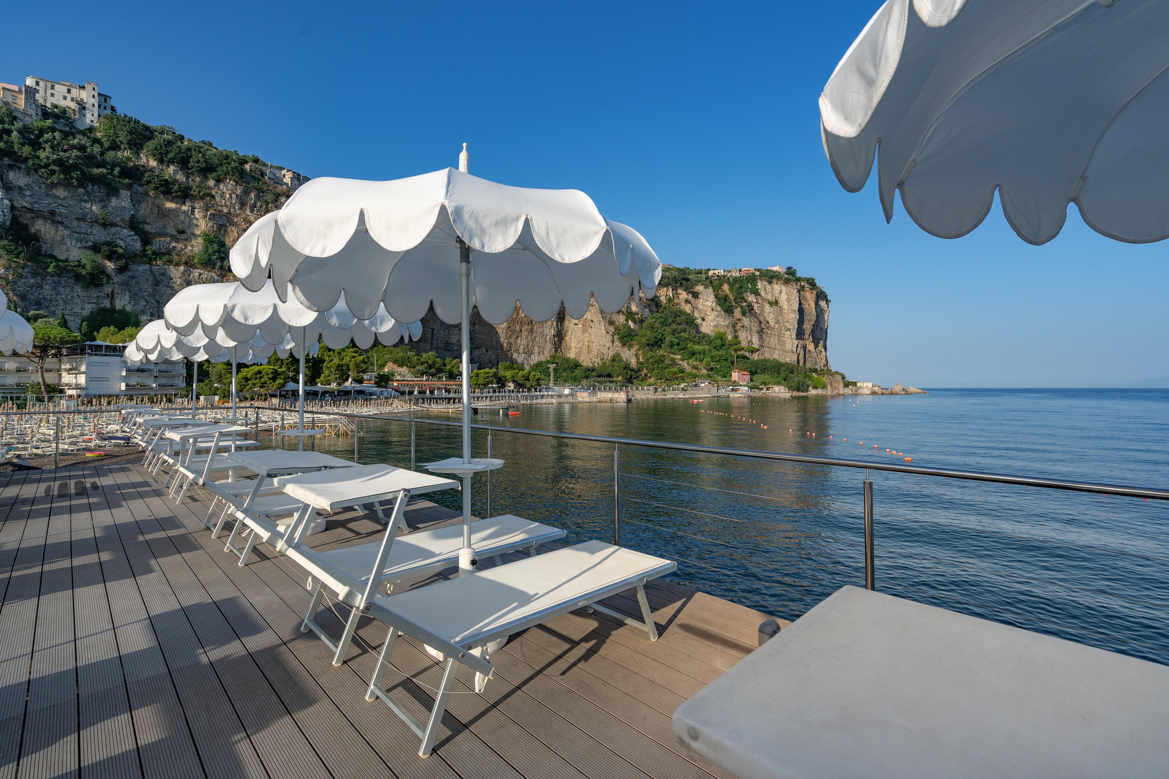 Hotel Mary Вико Екуензе Екстериор снимка