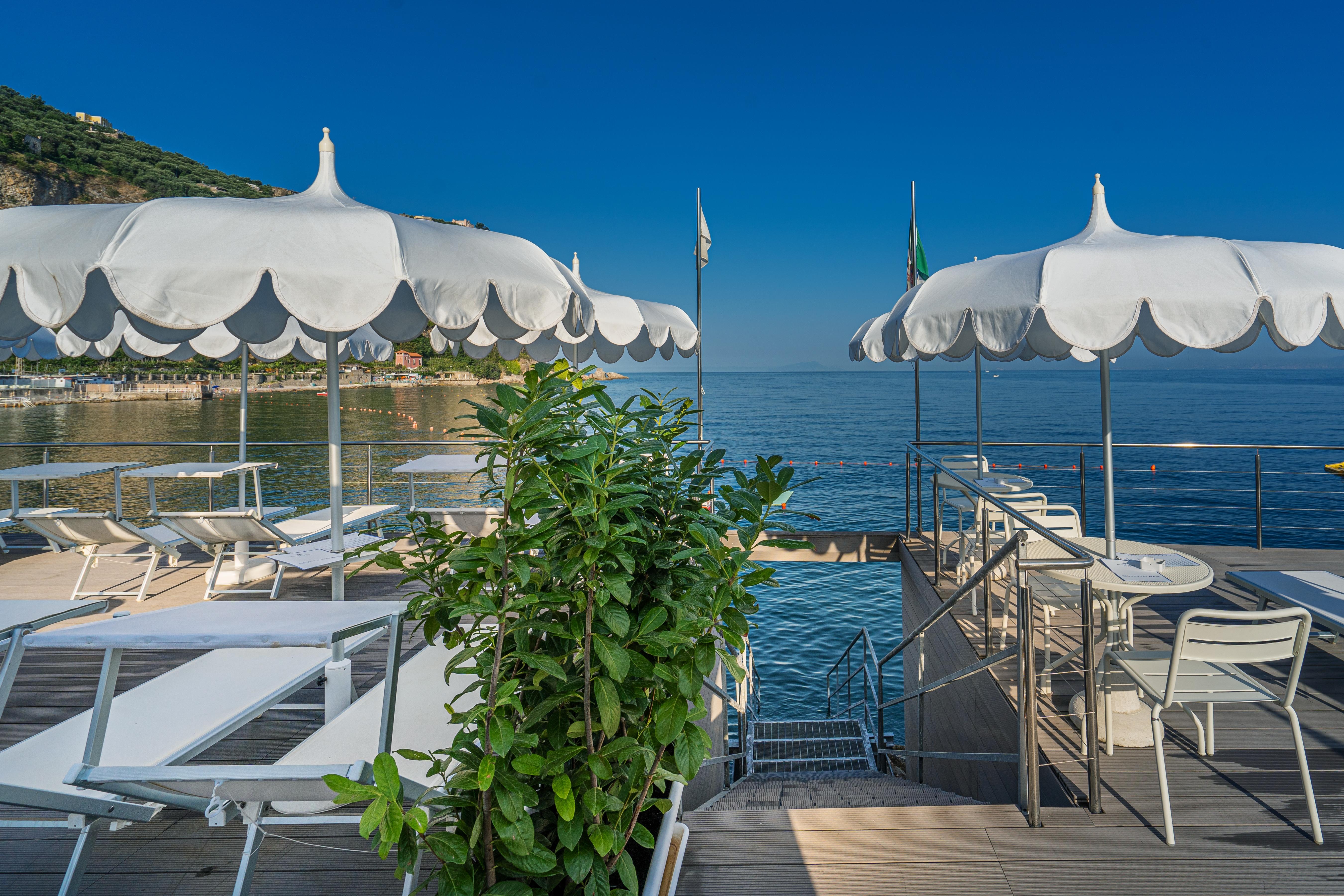 Hotel Mary Вико Екуензе Екстериор снимка