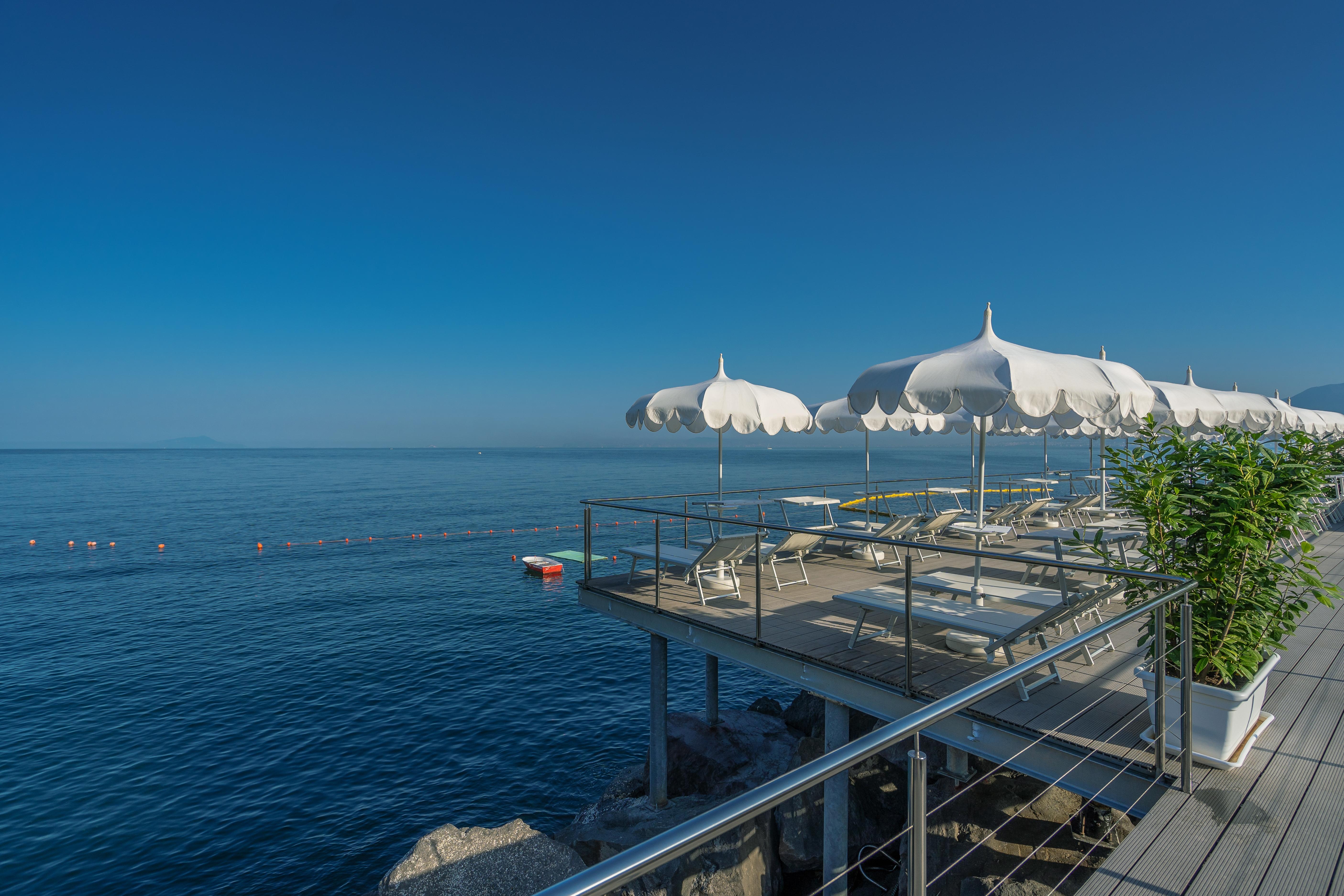 Hotel Mary Вико Екуензе Екстериор снимка