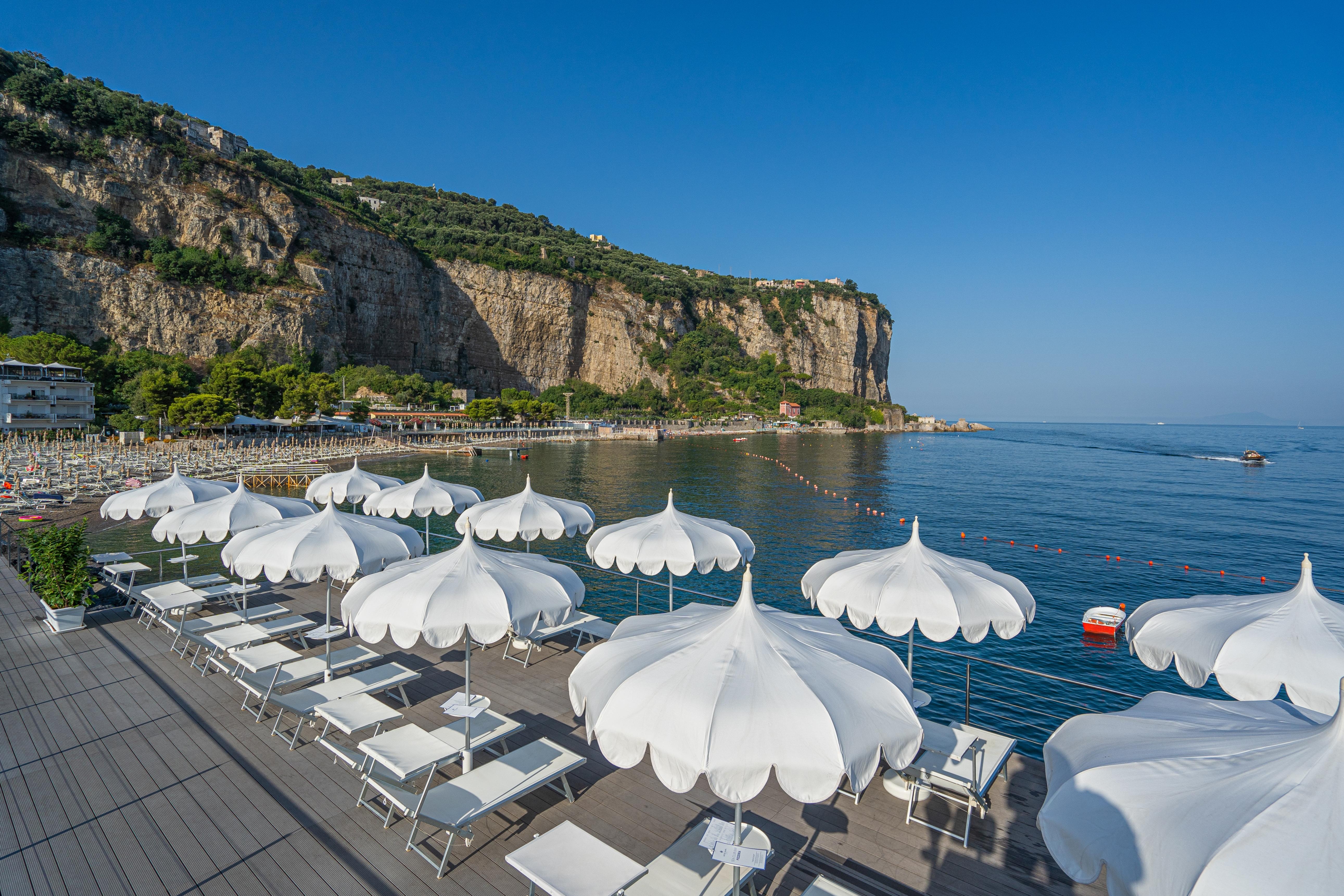 Hotel Mary Вико Екуензе Екстериор снимка