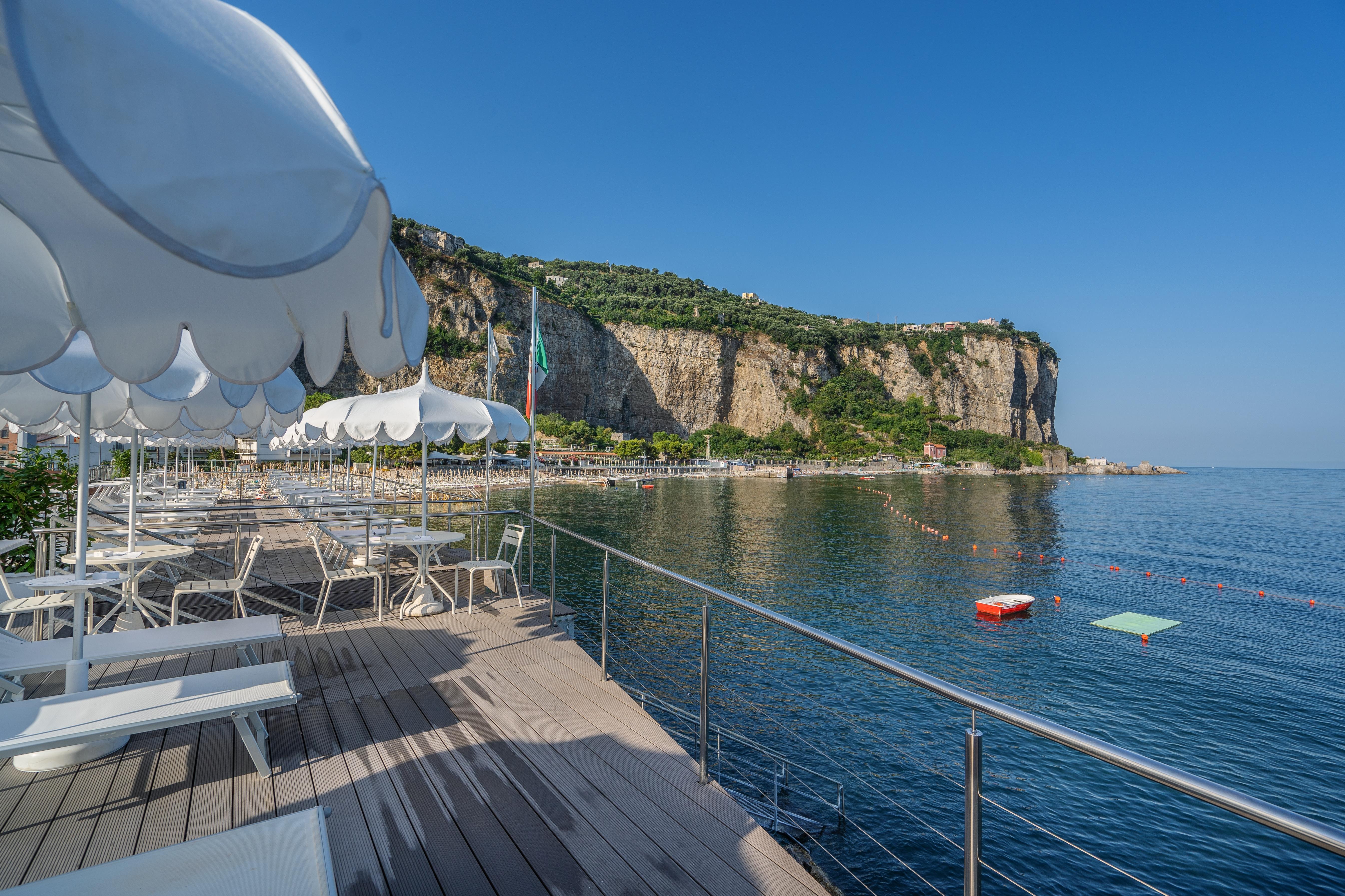 Hotel Mary Вико Екуензе Екстериор снимка