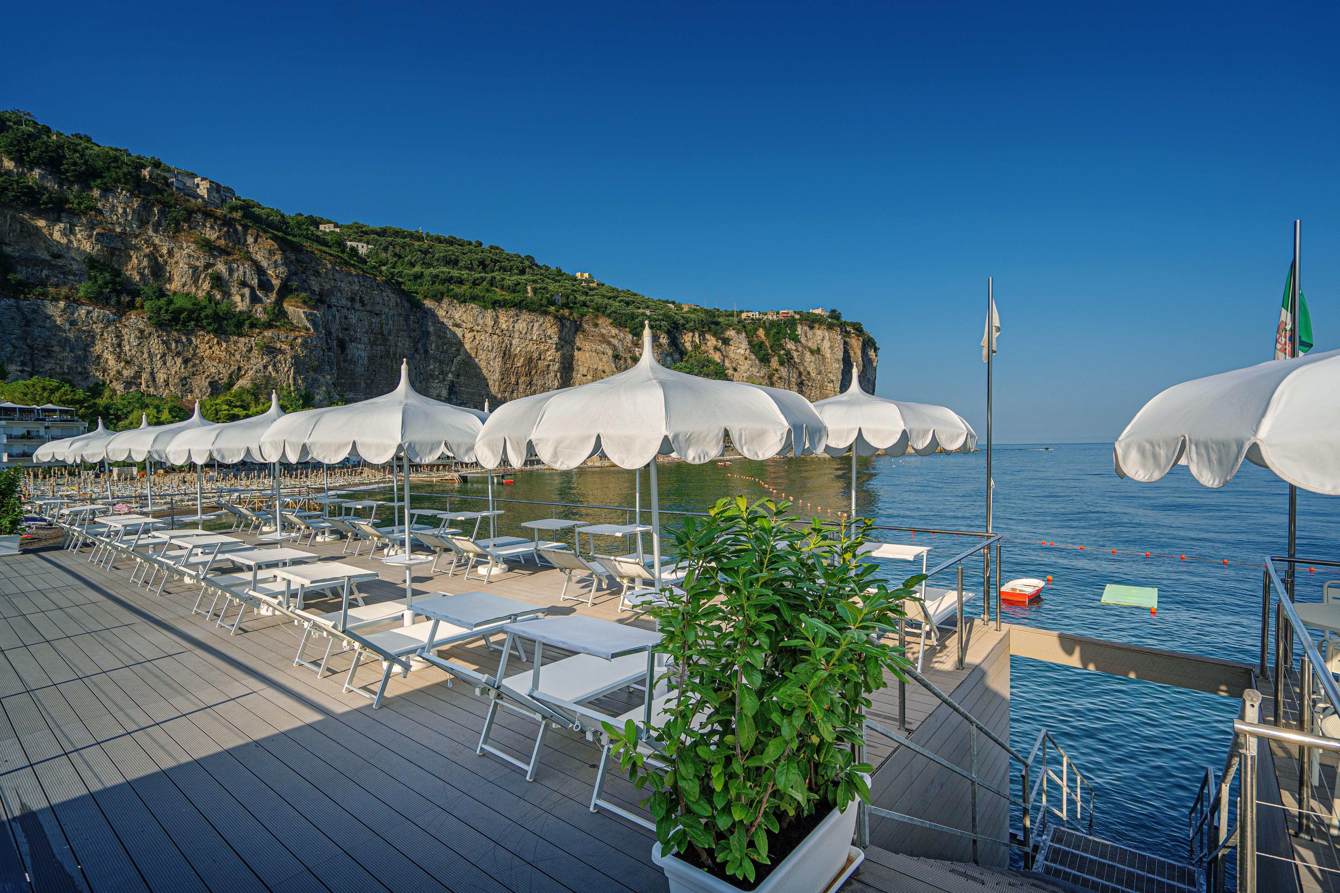 Hotel Mary Вико Екуензе Екстериор снимка