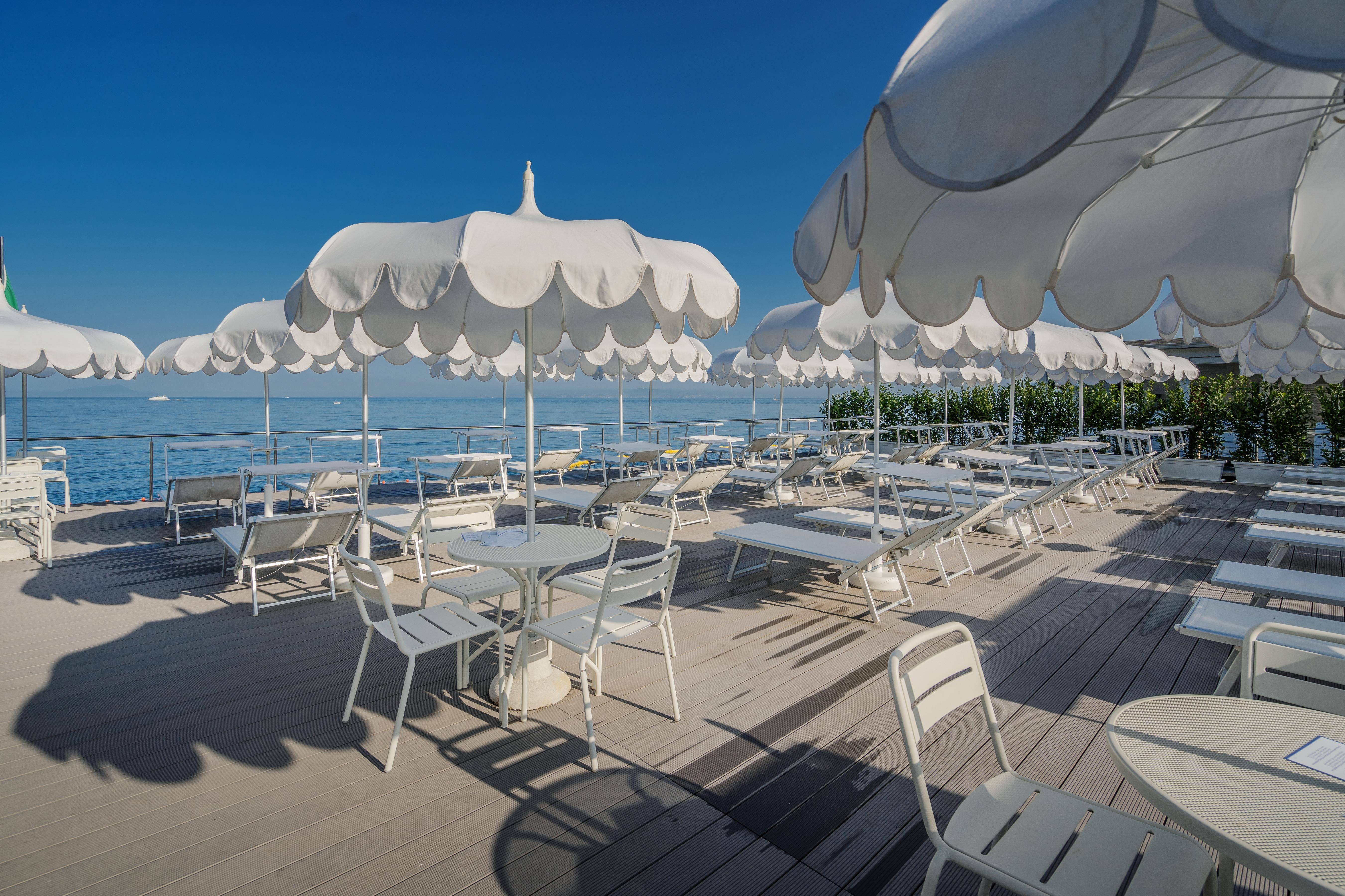 Hotel Mary Вико Екуензе Екстериор снимка