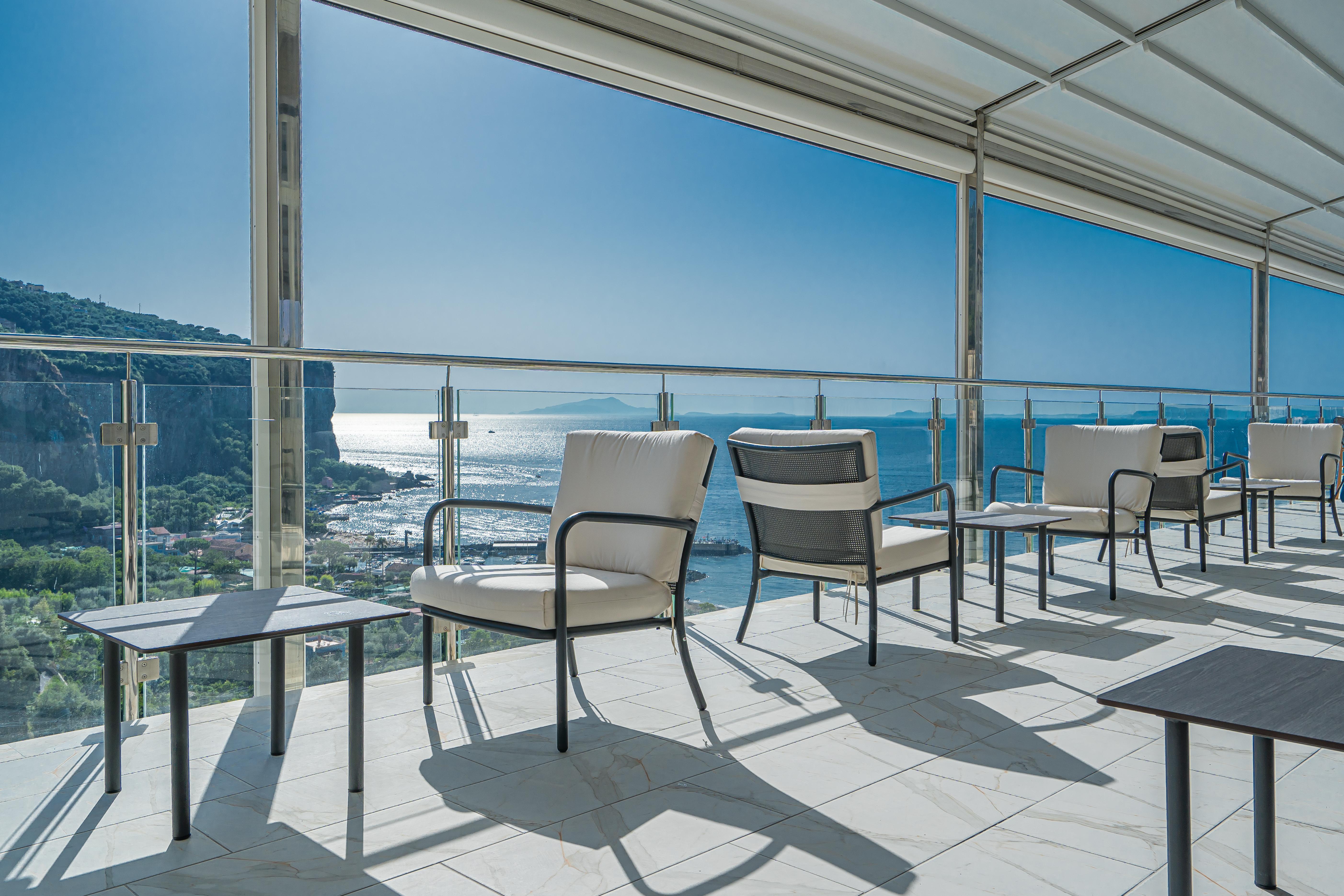 Hotel Mary Вико Екуензе Екстериор снимка