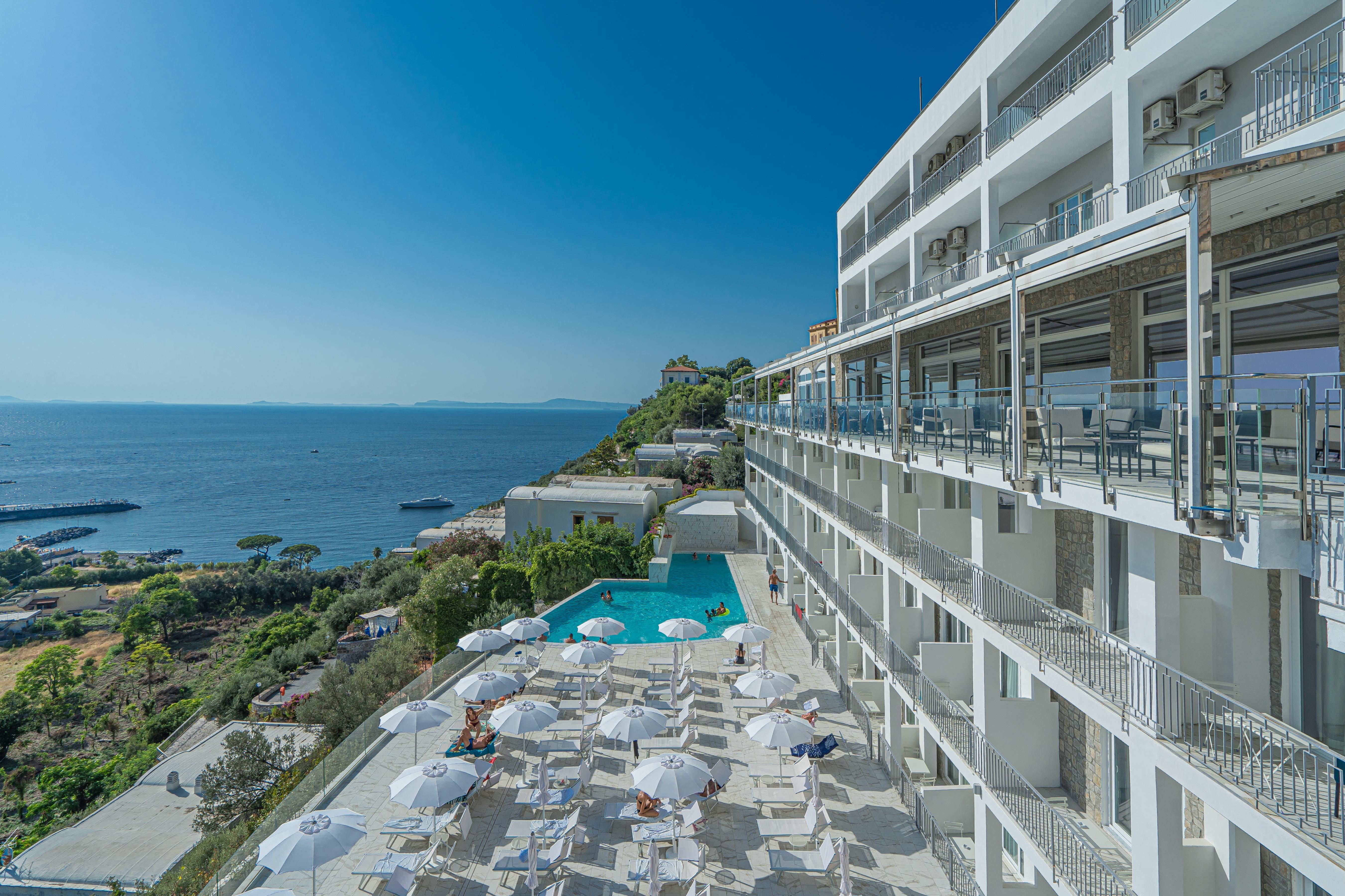 Hotel Mary Вико Екуензе Екстериор снимка