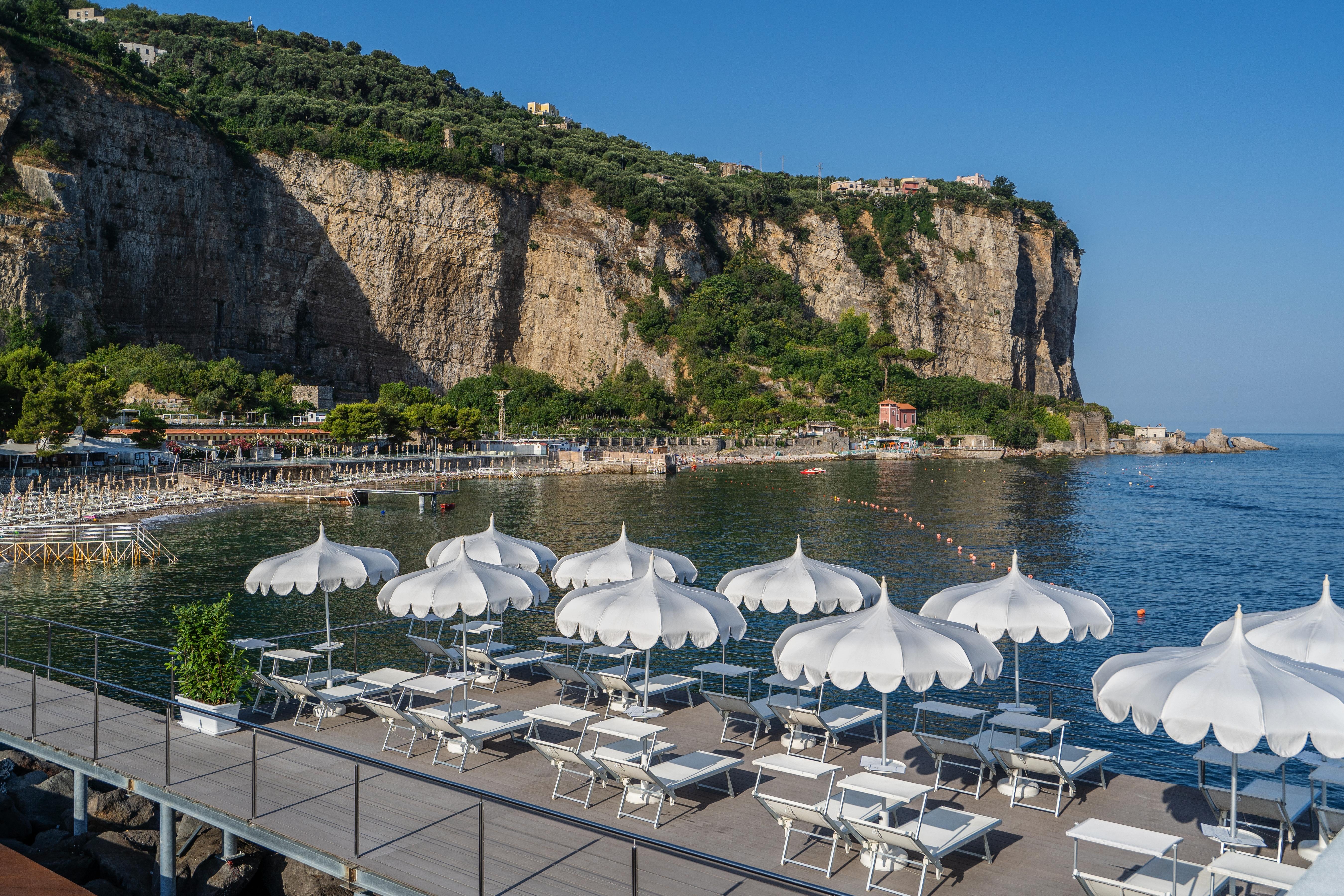 Hotel Mary Вико Екуензе Екстериор снимка