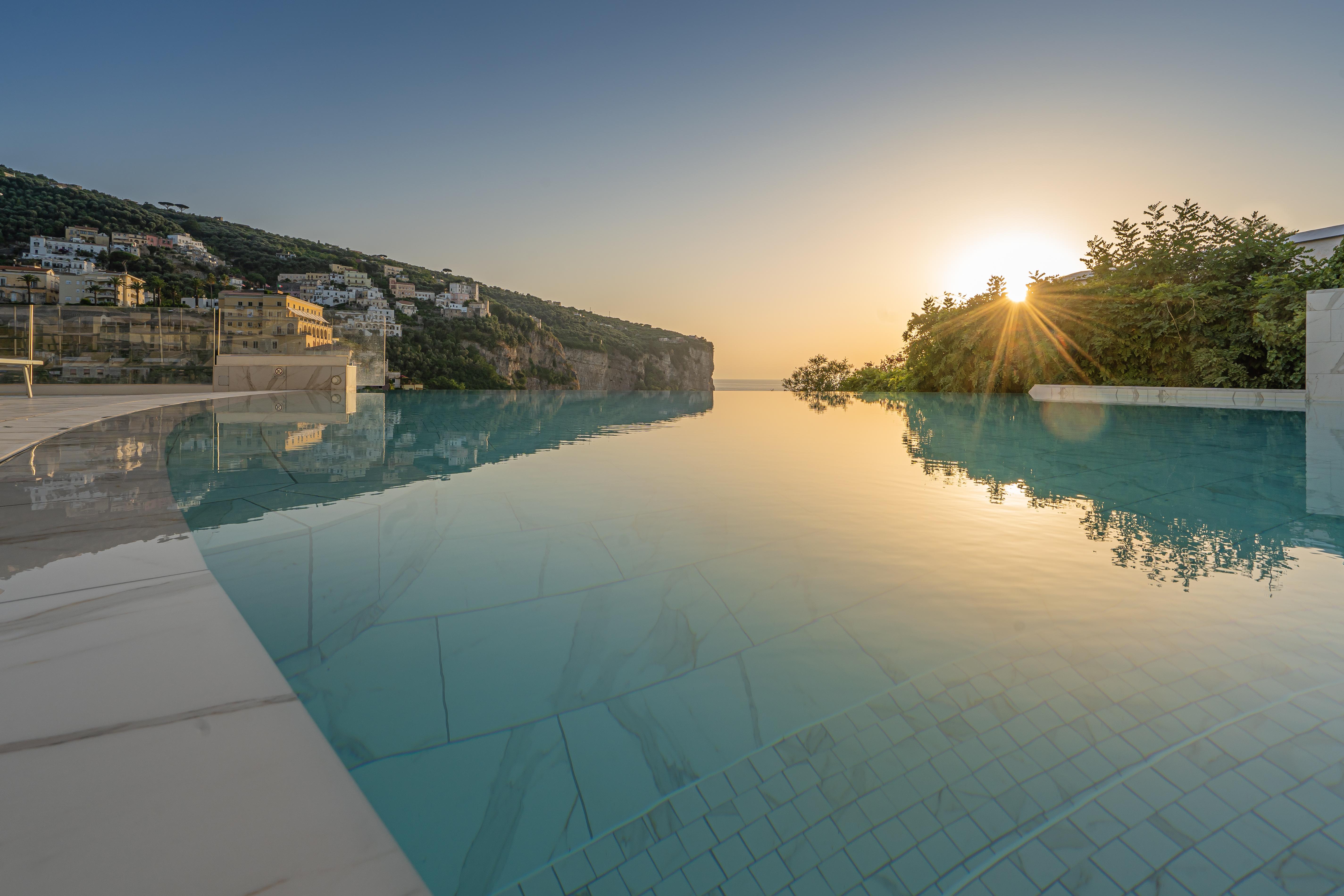 Hotel Mary Вико Екуензе Екстериор снимка