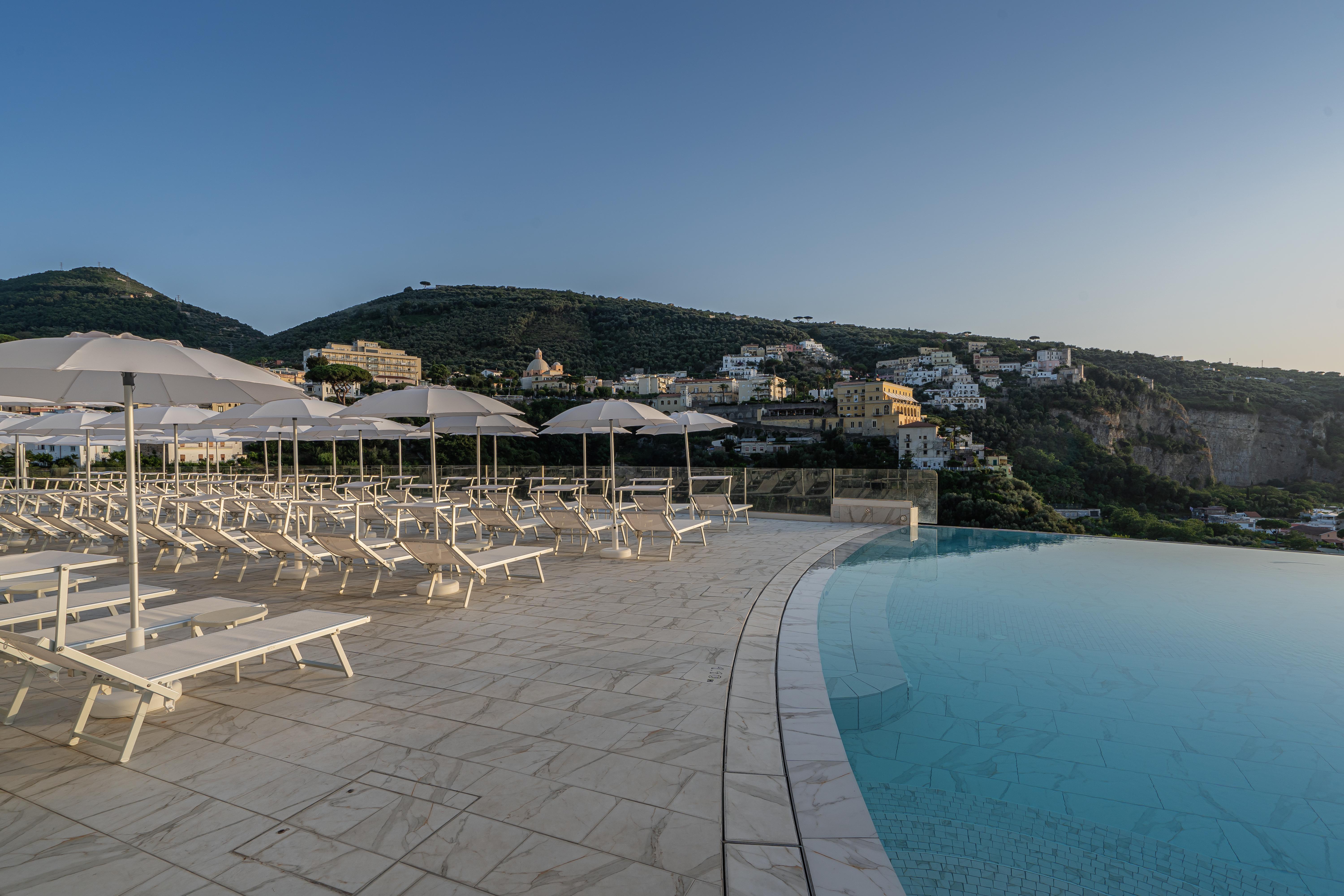 Hotel Mary Вико Екуензе Екстериор снимка