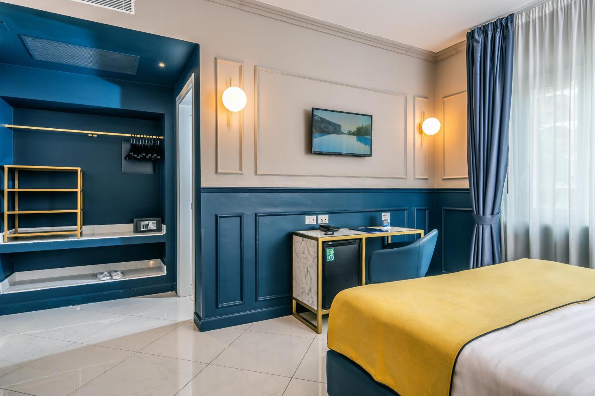 Hotel Mary Вико Екуензе Екстериор снимка