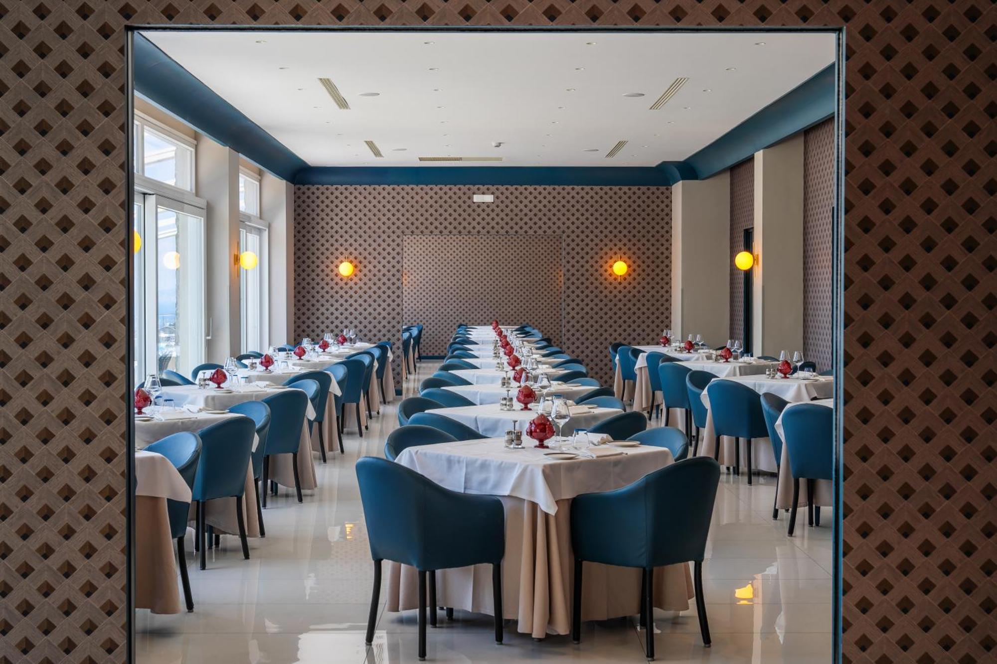 Hotel Mary Вико Екуензе Екстериор снимка