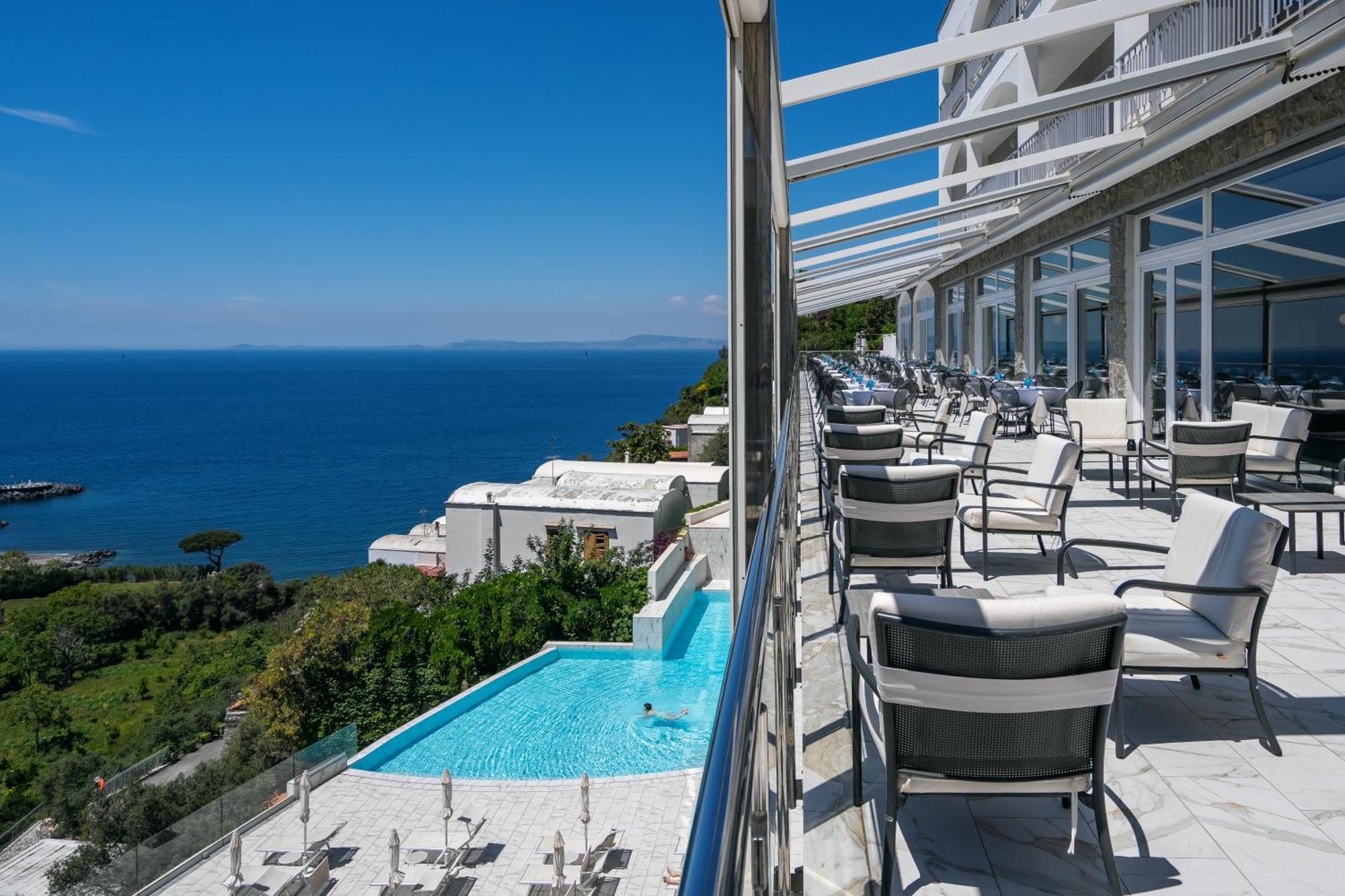 Hotel Mary Вико Екуензе Екстериор снимка