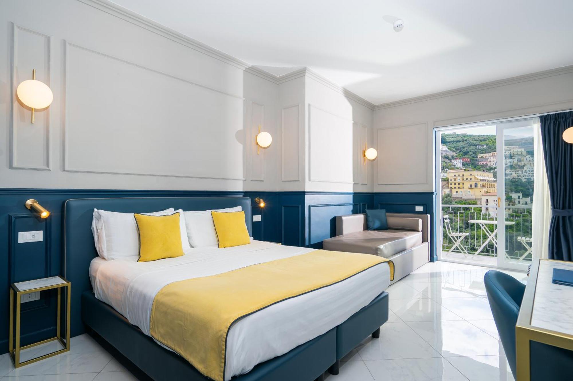 Hotel Mary Вико Екуензе Екстериор снимка