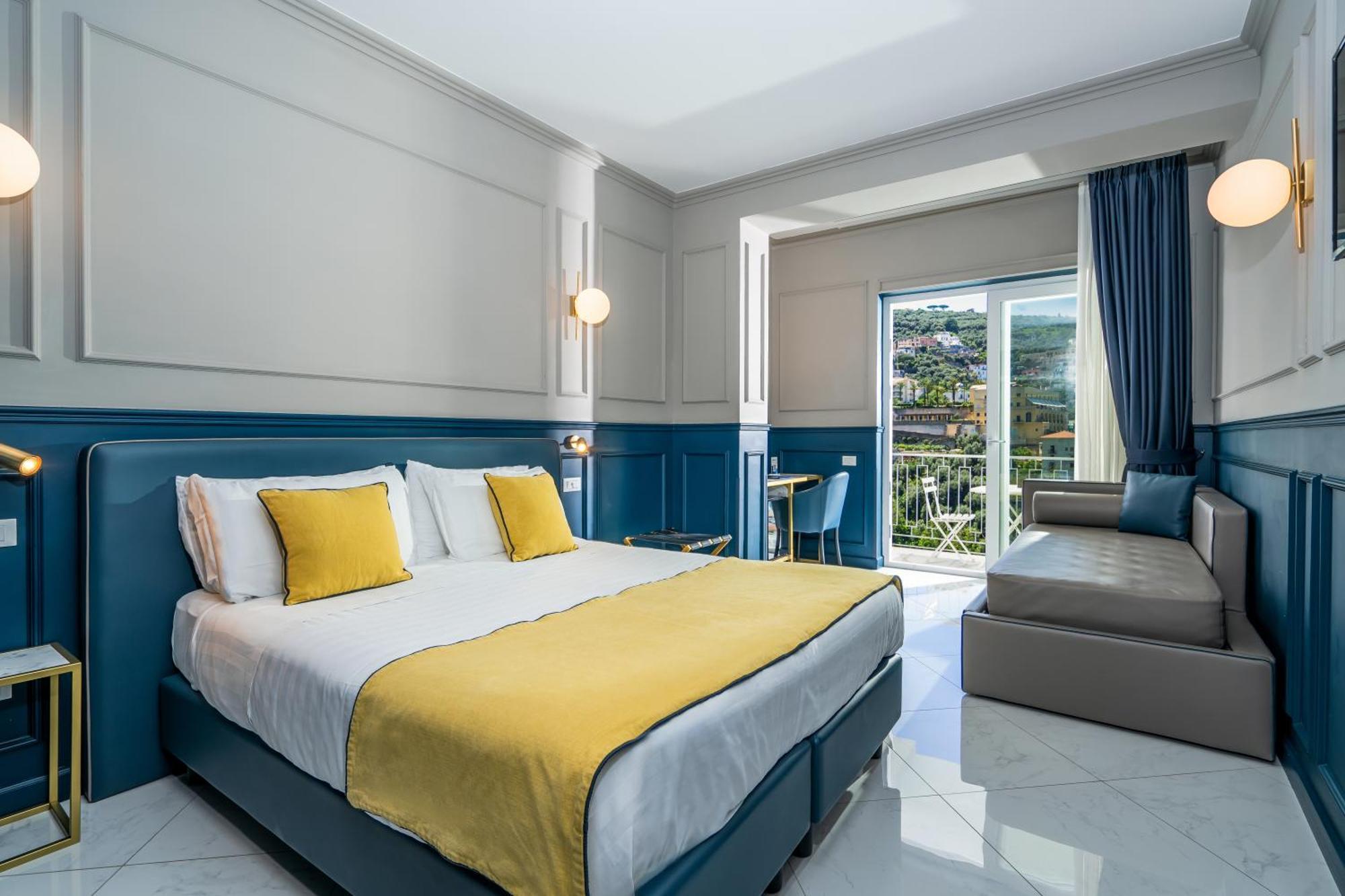 Hotel Mary Вико Екуензе Екстериор снимка